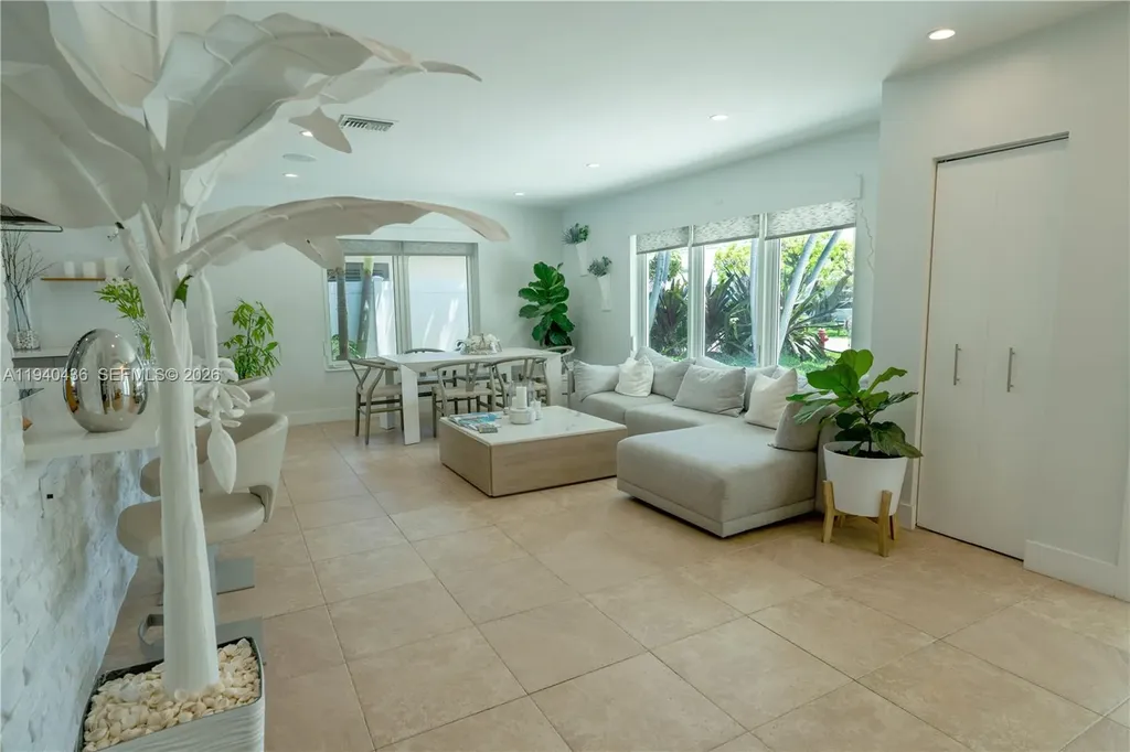 2711 NE 57th Court Fort Lauderdale FL 33308