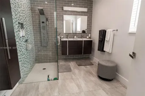 2711 NE 57th Court Fort Lauderdale FL 33308
