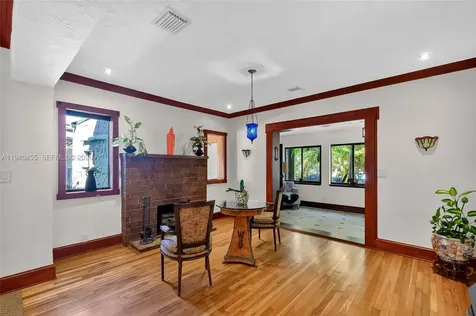 452 SW 21st Road Miami FL 33129
