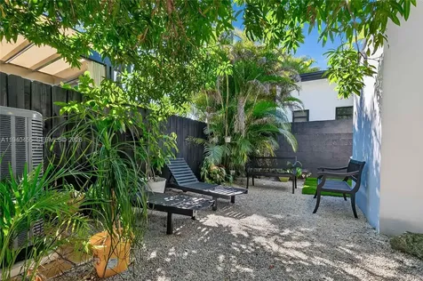 452 SW 21st Road Miami FL 33129