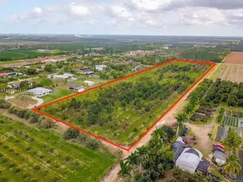 296XX SW 207ave Homestead FL 33030
