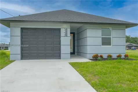 2045 Carver Avenue Fort Myers FL 33916