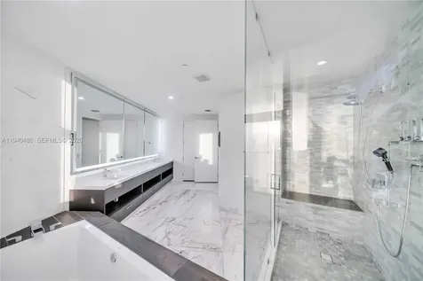 851 NE 1st Avenue Miami FL 33132