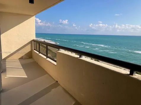 2555 Collins Avenue Miami Beach FL 33140