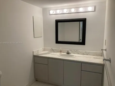 2555 Collins Avenue Miami Beach FL 33140