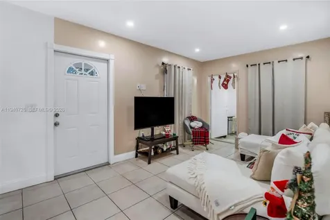 4441 SW 33rd Drive West Park FL 33023