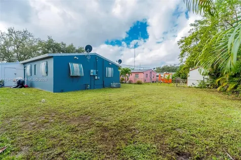 4441 SW 33rd Drive West Park FL 33023