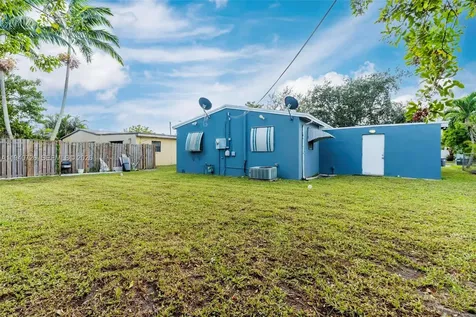 4441 SW 33rd Drive West Park FL 33023