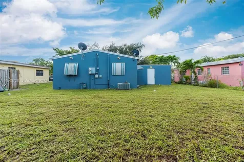 4441 SW 33rd Drive West Park FL 33023