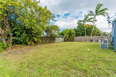 4441 SW 33rd Drive West Park FL 33023