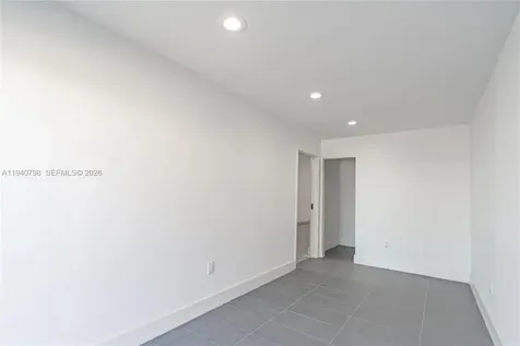 1670 W 31st Place Hialeah FL 33012
