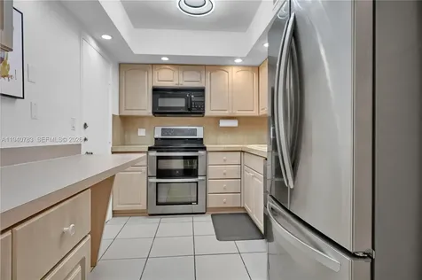 5005 Collins Avenue Miami Beach FL 33140