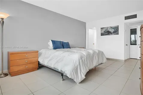 5005 Collins Avenue Miami Beach FL 33140