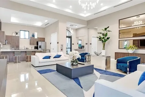 10137 W 32nd Lane Hialeah FL 33018