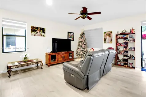 10137 W 32nd Lane Hialeah FL 33018