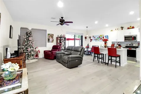 10137 W 32nd Lane Hialeah FL 33018