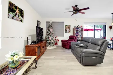 10137 W 32nd Lane Hialeah FL 33018