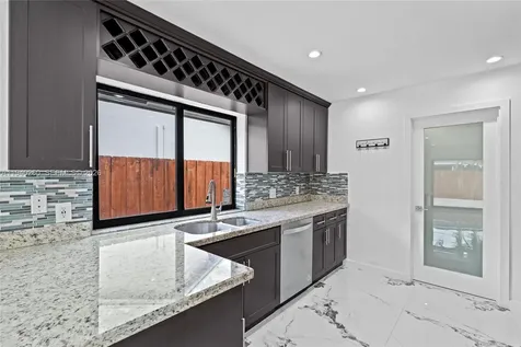 730 SW 95th Terrace Pembroke Pines FL 33025