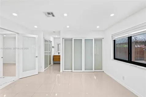 730 SW 95th Terrace Pembroke Pines FL 33025