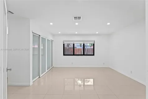 730 SW 95th Terrace Pembroke Pines FL 33025