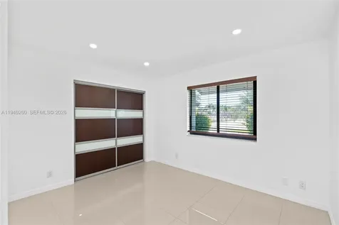 730 SW 95th Terrace Pembroke Pines FL 33025