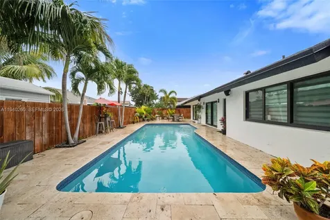 730 SW 95th Terrace Pembroke Pines FL 33025
