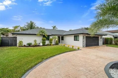730 SW 95th Terrace Pembroke Pines FL 33025