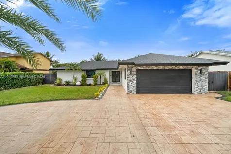 730 SW 95th Terrace Pembroke Pines FL 33025