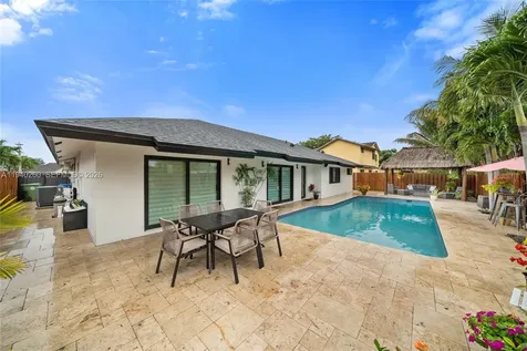 730 SW 95th Terrace Pembroke Pines FL 33025