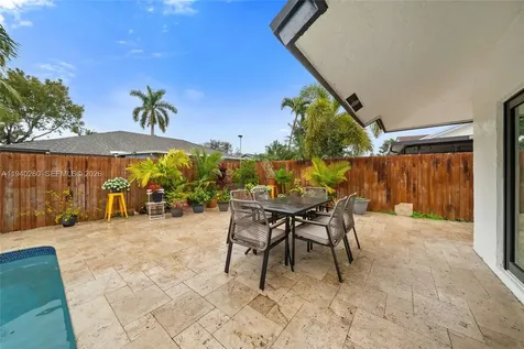 730 SW 95th Terrace Pembroke Pines FL 33025