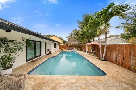 730 SW 95th Terrace Pembroke Pines FL 33025