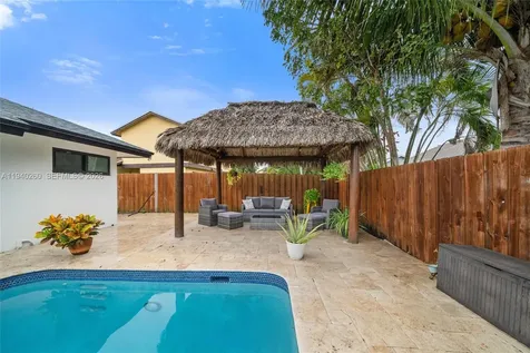 730 SW 95th Terrace Pembroke Pines FL 33025