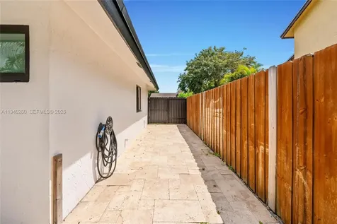 730 SW 95th Terrace Pembroke Pines FL 33025