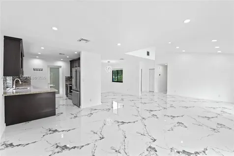 730 SW 95th Terrace Pembroke Pines FL 33025
