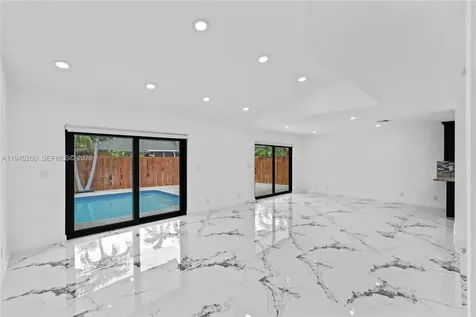 730 SW 95th Terrace Pembroke Pines FL 33025