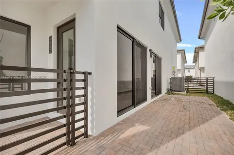 8037 NW 42nd Street Doral FL 33166