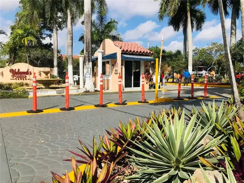 4550 NW 9th Street Miami FL 33126
