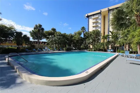 4550 NW 9th Street Miami FL 33126