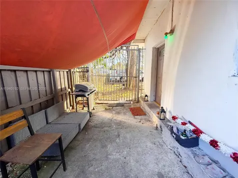 195 NW 135th Street Miami FL 33168