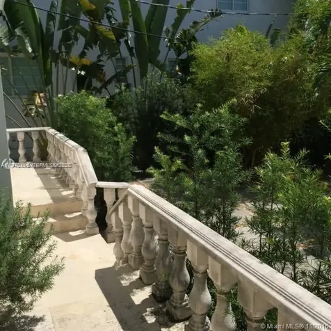 3921 N Meridian Avenue Miami Beach FL 33140