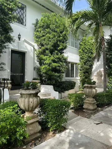 3921 N Meridian Avenue Miami Beach FL 33140