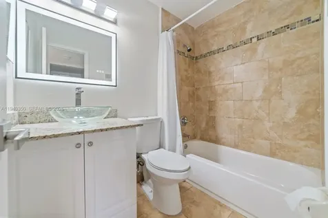 880 NE 207th Terrace Miami FL 33179