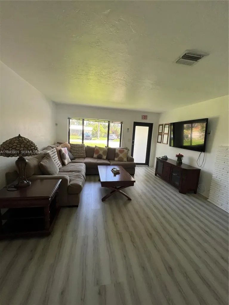 1425 Grant Street Hollywood FL 33020