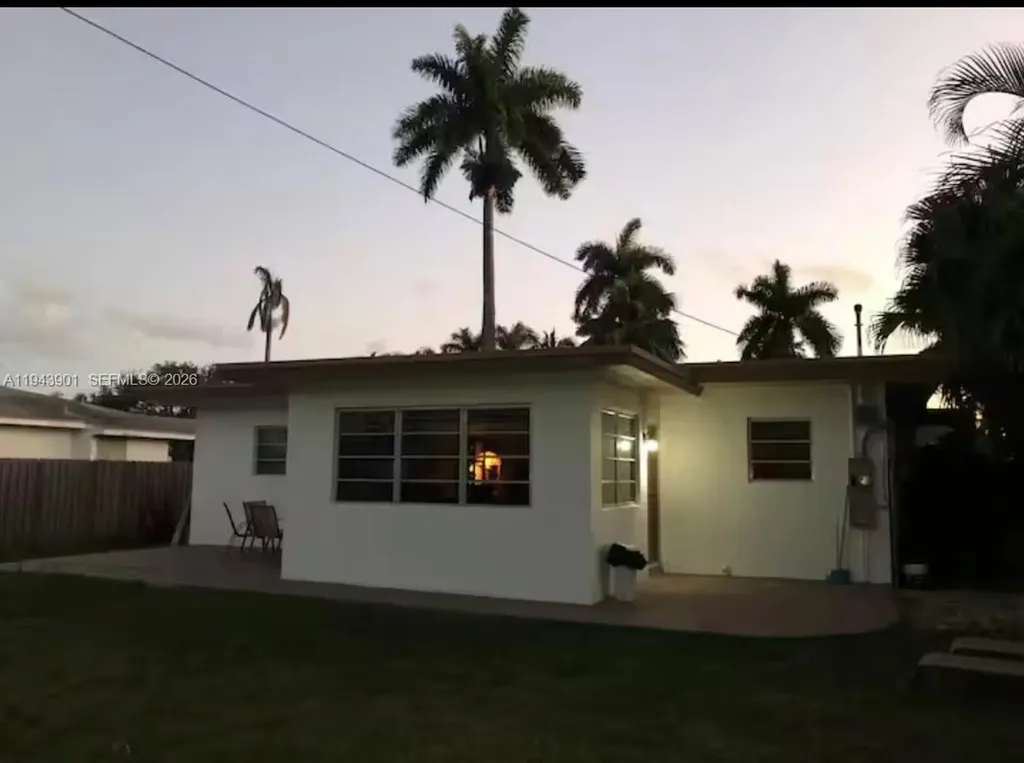 1425 Grant Street Hollywood FL 33020