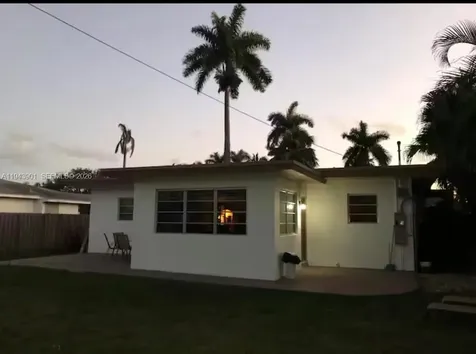 1425 Grant Street Hollywood FL 33020