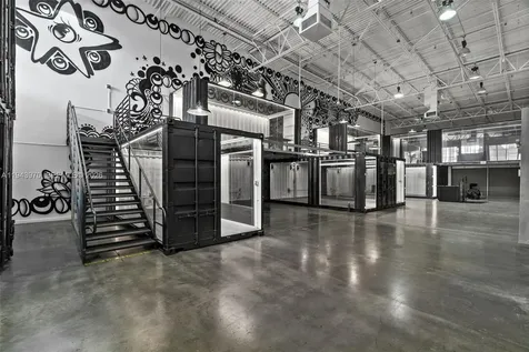 7620 NW 25th Street Miami FL 33122