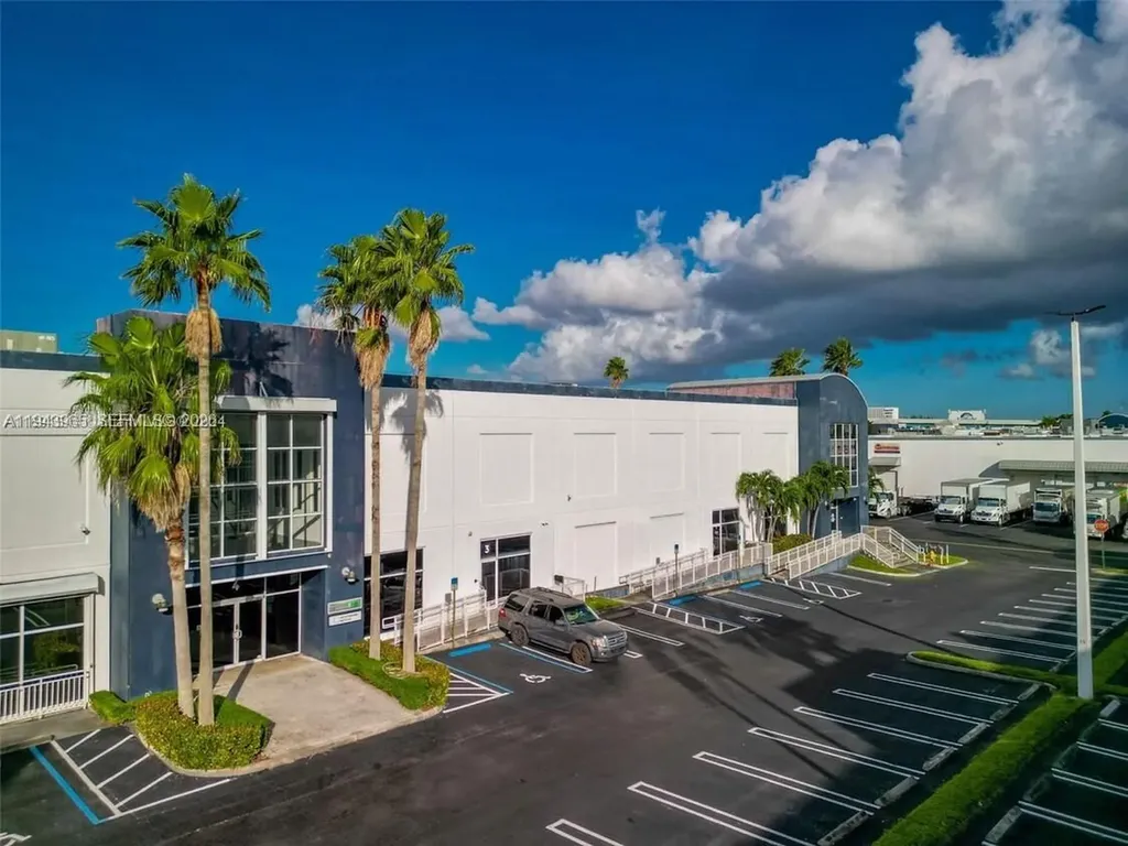 7620 NW 25th Street Miami FL 33122