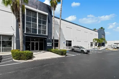 7620 NW 25th Street Miami FL 33122