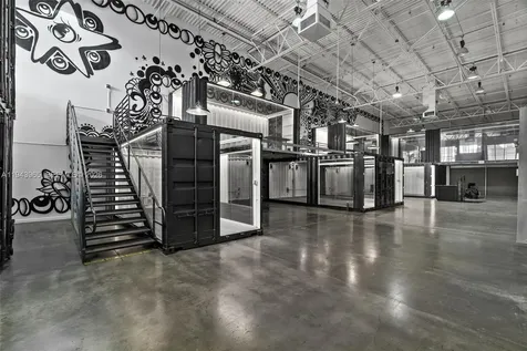 7620 NW 25th Street Miami FL 33122