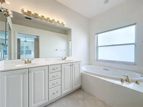 4874 Sabal Lake Sarasota FL 34238